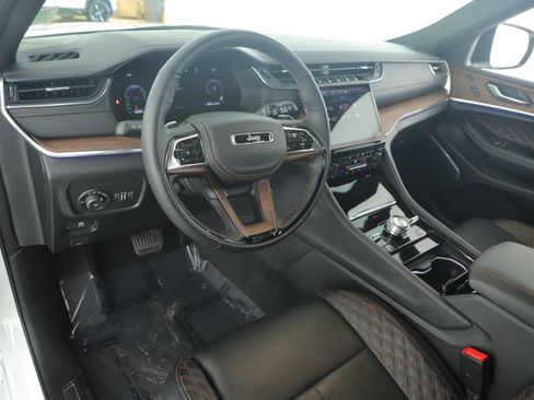 Used 2025 Jeep Grand Cherokee L Summit w/ Obsidian Package image 12