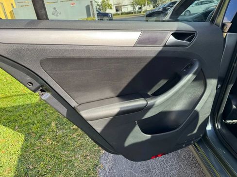 Used 2017 Volkswagen Jetta Sport FWD image 27