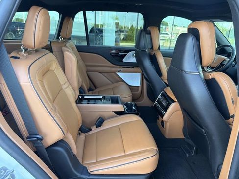 Used 2024 Lincoln Aviator Black Label w/ Class IV Trailer Tow Package AWD/4WD image 24