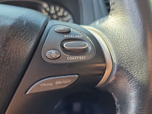 Used 2017 Nissan Pathfinder Platinum FWD image 25