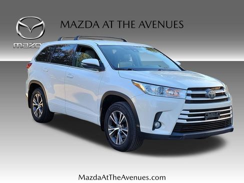 Used 2017 Toyota Highlander Plus image 3