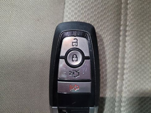 Used 2020 Ford Fusion SE FWD image 32