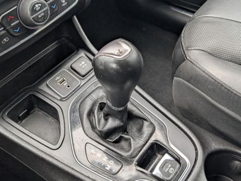 Used 2019 Jeep Cherokee Limited w/ Trailer Tow Group image 21