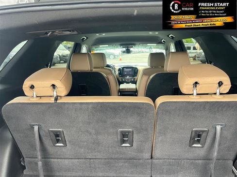 Used 2023 Chevrolet Traverse Premier FWD image 10