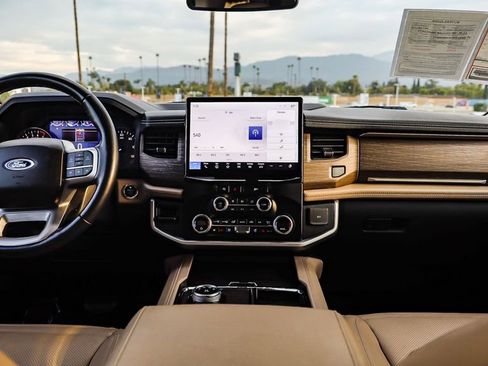 Used 2024 Ford Expedition Limited image 13