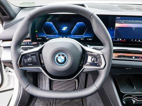 Used 2025 BMW i5 xDrive40 w/ Premium Package image 13