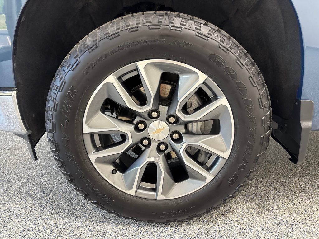 Used 2024 Chevrolet Silverado 1500 LT AWD/4WD image 40