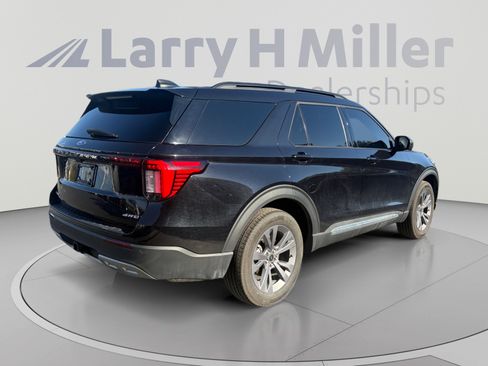 Used 2025 Ford Explorer Active w/ Active Comfort Package AWD/4WD image 5