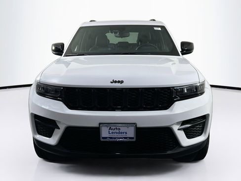 Used 2022 Jeep Grand Cherokee Altitude AWD/4WD image 2