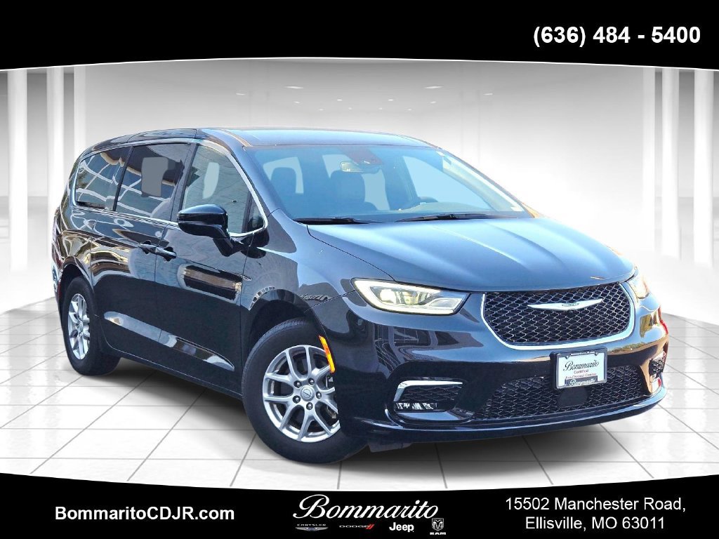 Certified 2025 Chrysler Pacifica Select FWD image 1