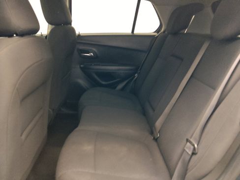 Used 2022 Chevrolet Trax LS AWD/4WD image 18