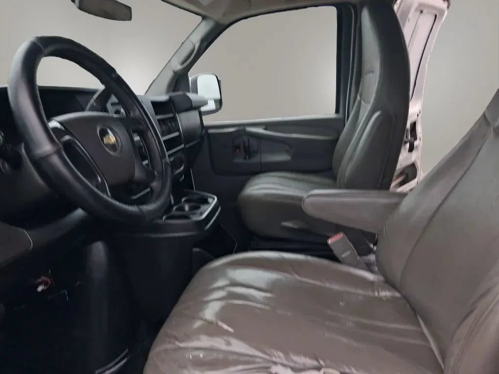 Used 2015 Chevrolet Express 2500 RWD image 21