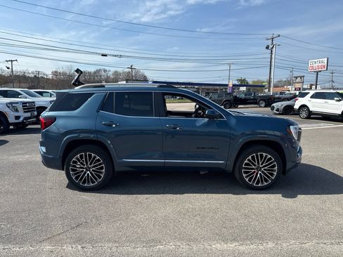 New 2026 GMC Terrain Denali w/ LPO, Black Badging Package image 6