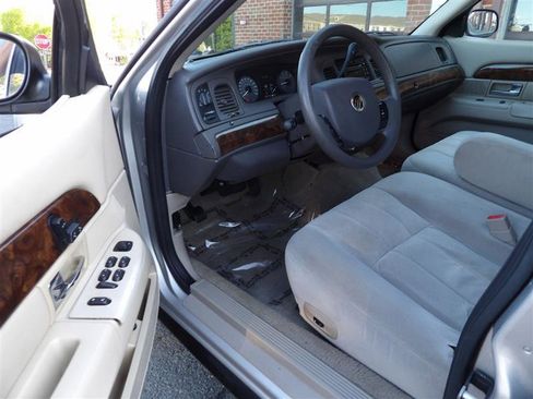 Used 2006 Mercury Grand Marquis GS image 8