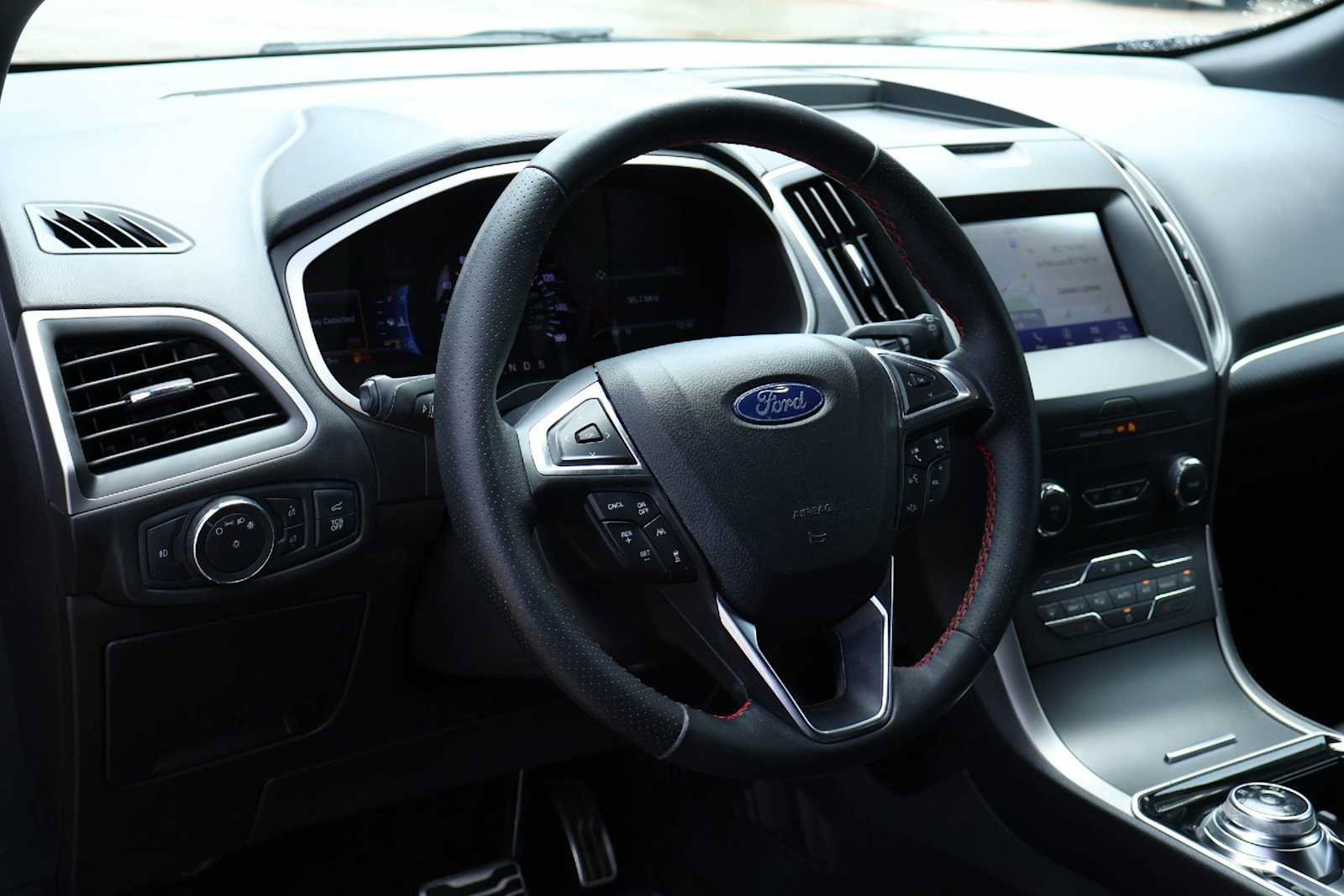 Used 2020 Ford Edge ST-Line FWD image 2