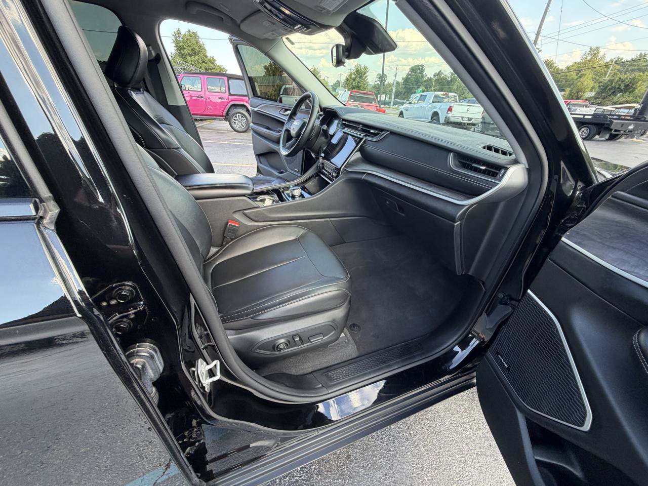 Used 2021 Jeep Grand Cherokee L Limited AWD/4WD image 40