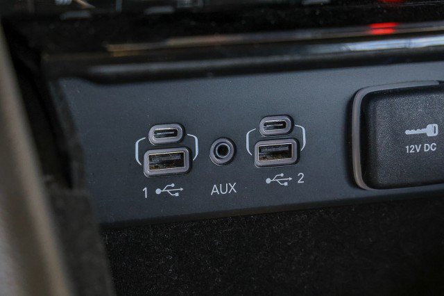 Used 2022 Jeep Grand Cherokee L Limited w/ Black Appearance Package AWD/4WD image 19