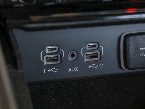 Used 2022 Jeep Grand Cherokee L Limited w/ Black Appearance Package AWD/4WD image 19