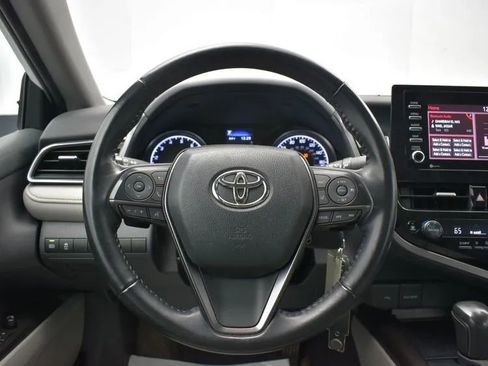 Used 2023 Toyota Camry SE image 19