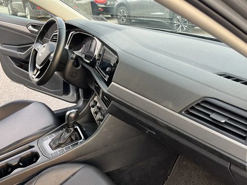 Used 2020 Volkswagen Jetta SE w/ SE Cold Weather Package FWD image 12