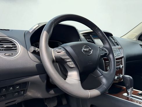Used 2020 Nissan Pathfinder Platinum FWD image 62