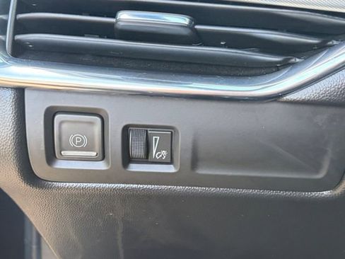 Used 2023 Cadillac XT4 Premium Luxury FWD image 5