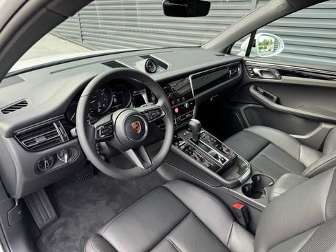 New 2026 Porsche Macan image 4