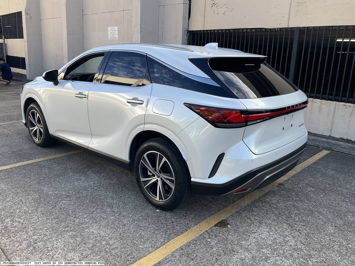Used 2023 Lexus RX 350 Premium w/ Cold Area Package FWD image 5