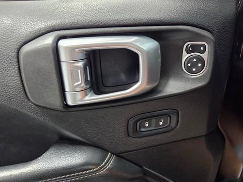 Used 2020 Jeep Wrangler Unlimited Sahara AWD/4WD image 25