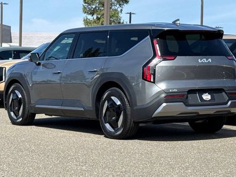 Certified 2024 Kia EV9 Light Long Range RWD image 8