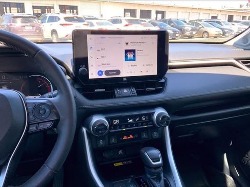 Used 2023 Toyota RAV4 XLE Premium image 7