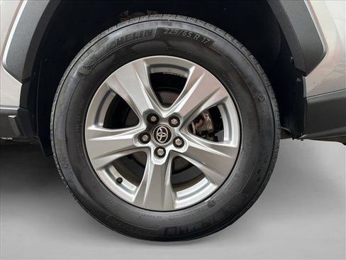 Used 2025 Toyota RAV4 LE AWD/4WD image 9