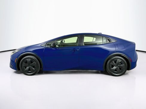 Used 2025 Toyota Prius LE FWD image 4