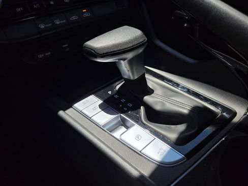 Used 2025 Hyundai Elantra Hybrid FWD image 32