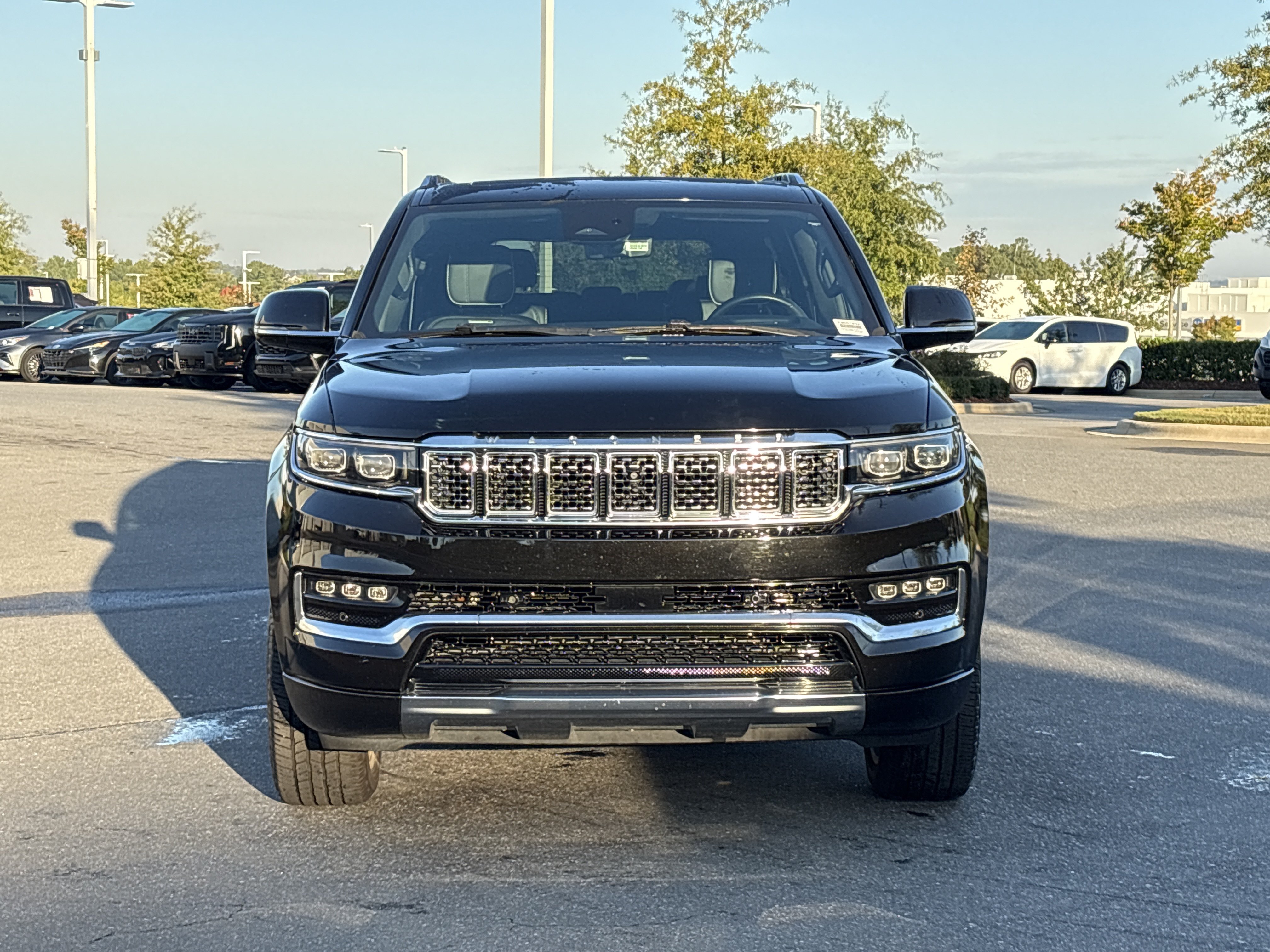 Used 2022 Jeep Grand Wagoneer Series II AWD/4WD image 3
