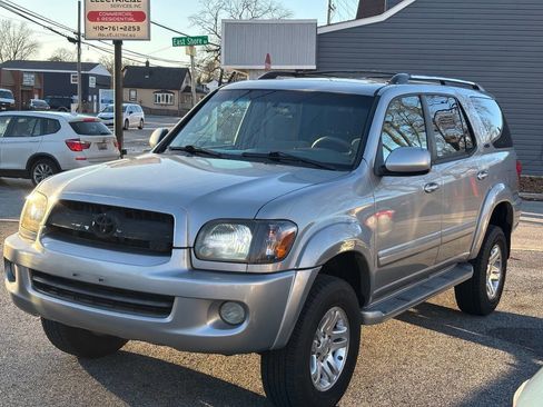 Used 2005 Toyota Sequoia SR5 image 1