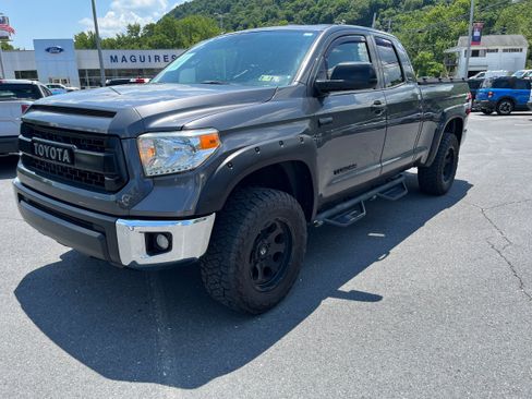 Used 2015 Toyota Tundra SR5 w/ Floor Mat Package AWD/4WD image 20
