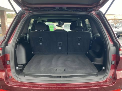 Certified 2024 Jeep Grand Cherokee Laredo X image 39