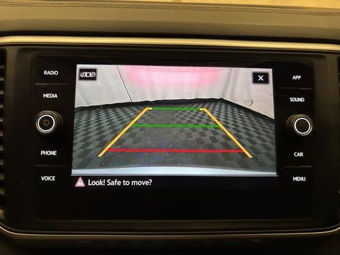 Used 2021 Volkswagen Atlas SE image 17