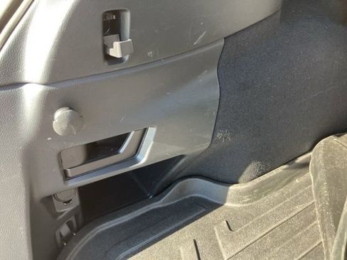 Used 2018 Subaru Outback 2.5i Premium image 34