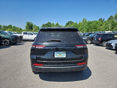 Used 2024 Jeep Grand Cherokee Altitude AWD/4WD image 6