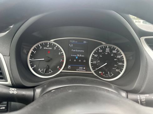 Used 2019 Nissan Sentra SV w/ Special Edition Package FWD image 12