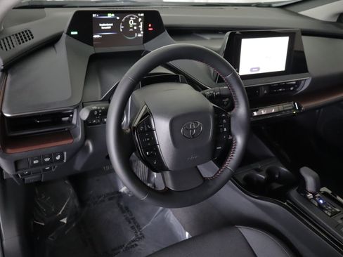 Used 2026 Toyota Prius Plug-In Hybrid FWD image 9