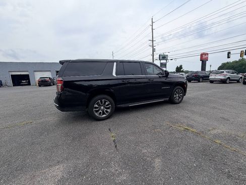 Used 2022 Chevrolet Suburban LT AWD/4WD image 18