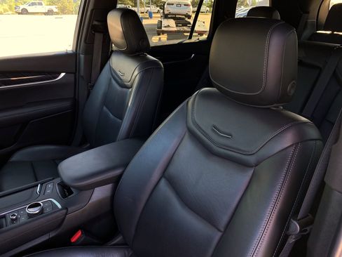 Used 2024 Cadillac XT6 Premium Luxury FWD image 12
