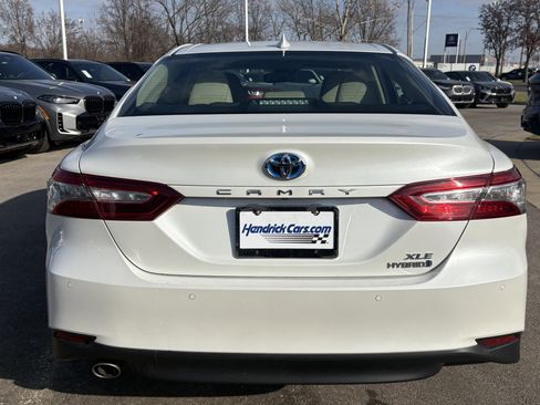 Used 2018 Toyota Camry XLE image 9