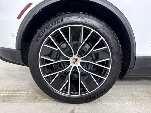 Certified 2025 Porsche Macan 4 Electric image 16