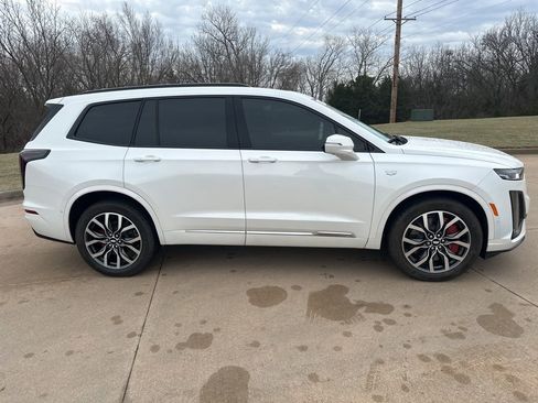 Certified 2025 Cadillac XT6 Sport w/ Technology Package image 6