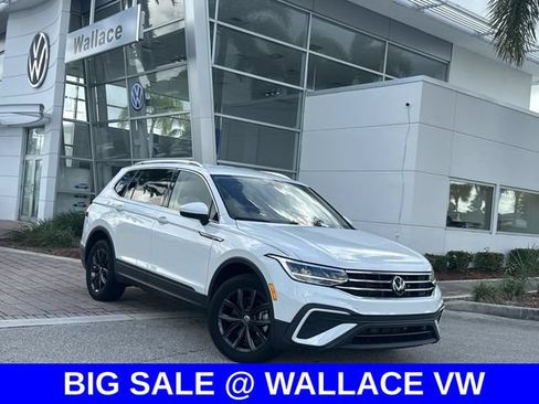 Certified 2024 Volkswagen Tiguan SE FWD image 1