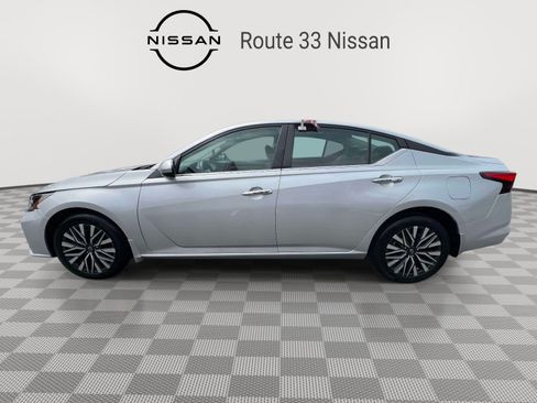 Used 2023 Nissan Altima 2.5 SV w/ SV Premium Package AWD/4WD image 5